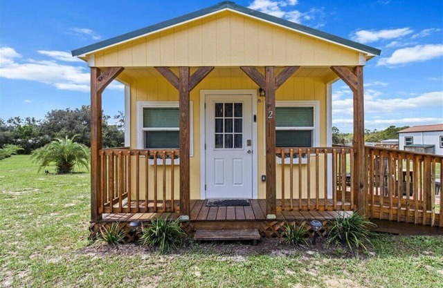 Cabin #2 Zen At The Palms 5 Star Adult Resort minutes from scalloping & fishing