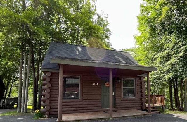 Cabin 2353 - Little Log Cabin within Private Resort