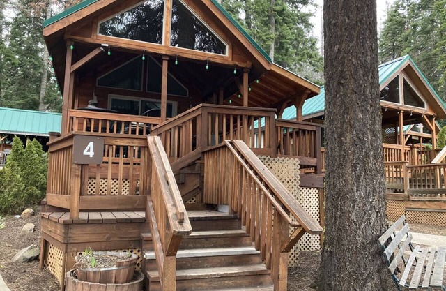 Cabin #4 at Hyatt Lake Resort