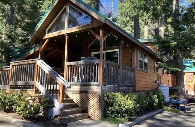 Cabin #7 at Hyatt Lake Resort