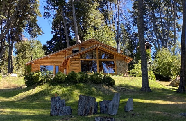 Cabin with coastline on Lake Morenito. PEACE, TRANQUILITY AND FAMILY