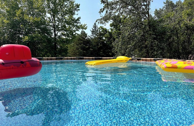 Cabin by Keomah State Park: Swimming Pool, Hot Tub Patio, Game Room, Trails