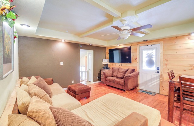 Cabin Close to ATV & Hiking Trails in Delbarton
