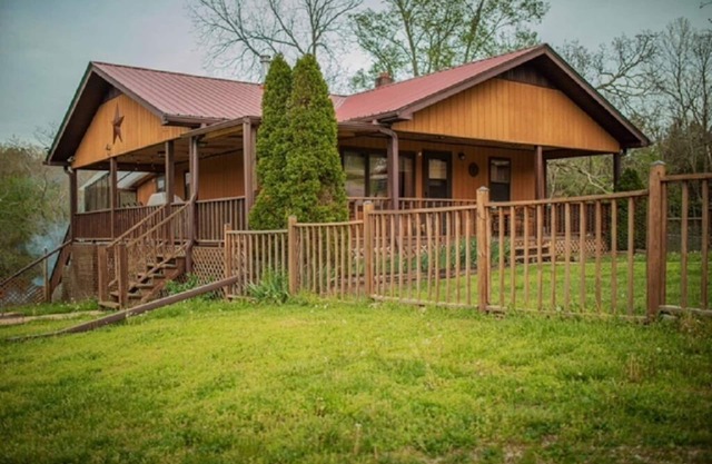 Cabin in the heart of the Ozark National Scenic Riverway!