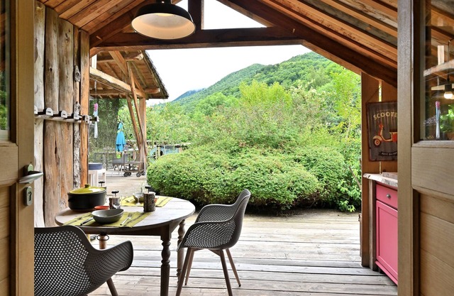 Cabin 'Myrtille' with Mountain View, Private Terrace and Private Garden