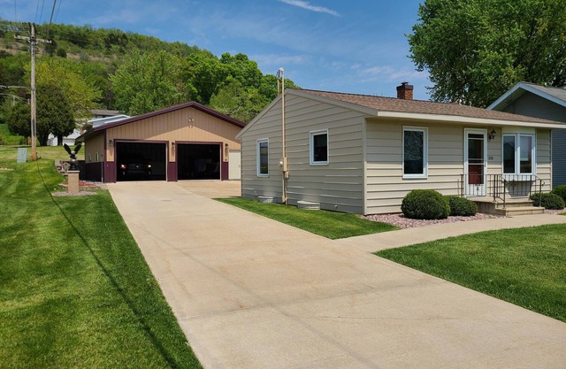 Cabin Near Mississippi River in Brownsville, Minnesota