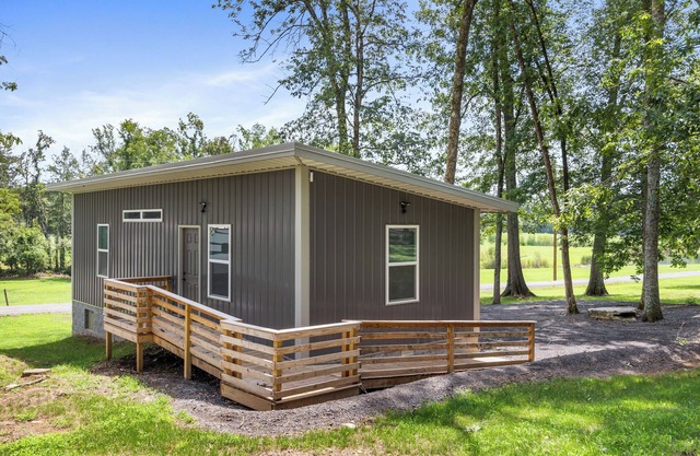 Cabin Near Nashville - Sleeps 9!