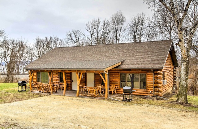 Cabin Near River - Treehouse Masters Stayed Here!