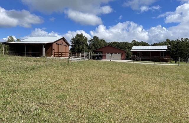 Cabin on 6 acres with horse barn. Pasture and Woodland views. Trailheads abound.