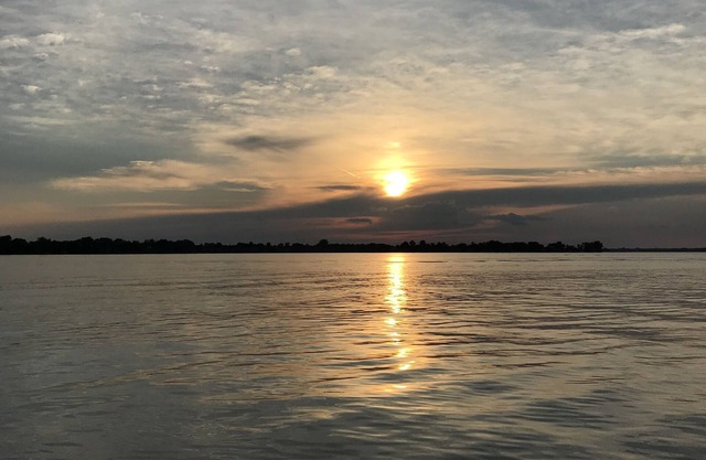 Cabin on Lake Madison! 100 ft of shoreline, walking distance to Hillside Resort!