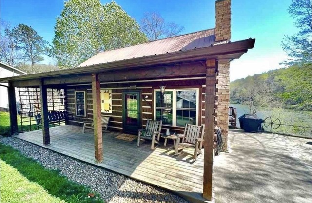 Cabin on the Lake! Just minutes from Daniel Boone National Forest.