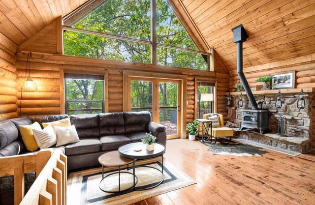 Cabin Sweet Cabin - Modern Log Cabin @ Beaver Lake W/Hot Tub