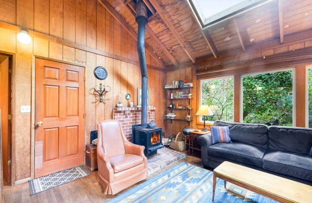 Cabin w/Wood Stove Dog Friendly