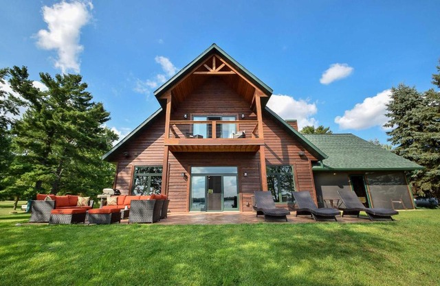 Cabin with Gradual Slope to Sandy Bottom Swimming!