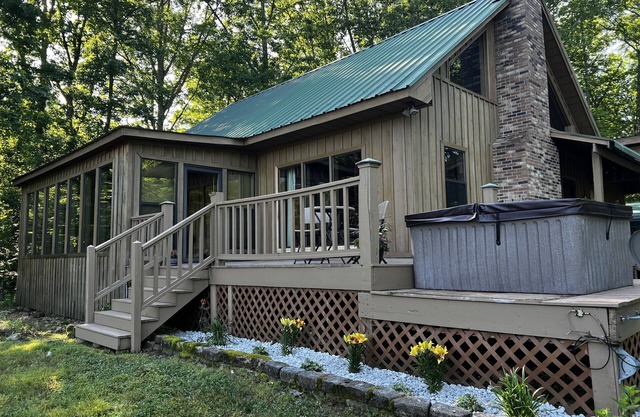 Cabin with hot tub, fire pit, and fishing pond.