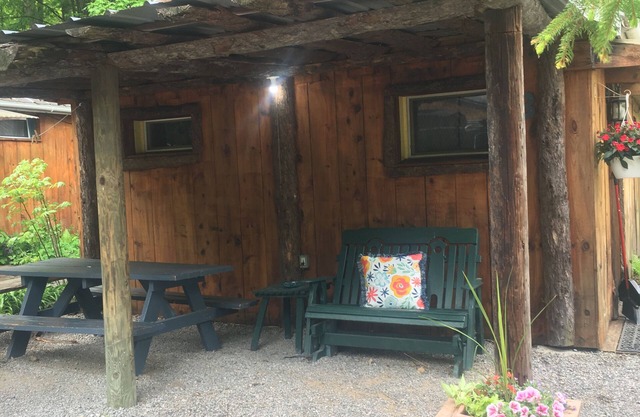 Cabin with views of Cayuga Lake and beach access!