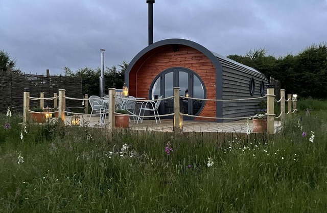 Cabins in Oxfordshire with Hot Tub & Meadow Views