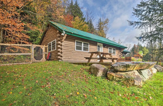 Cambridge Cabin < 2 Mi to Smugglers' Notch!