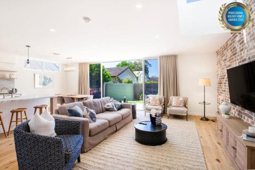 Camellia - Pet Friendly - 3 Min Walk to Centre of Berry