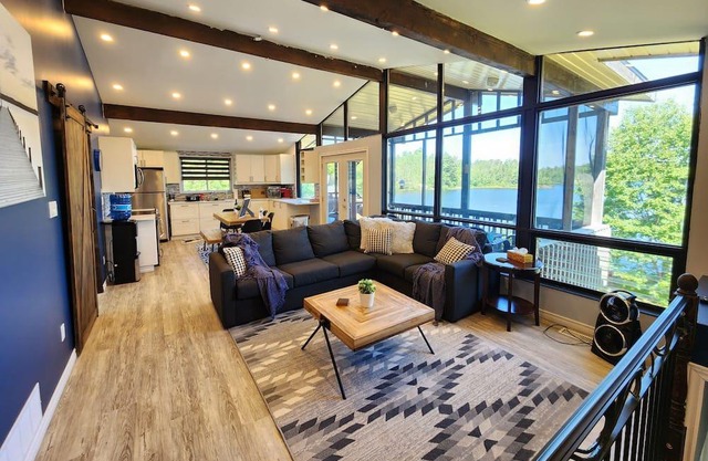 Camp David - Beautiful cottage on the lake