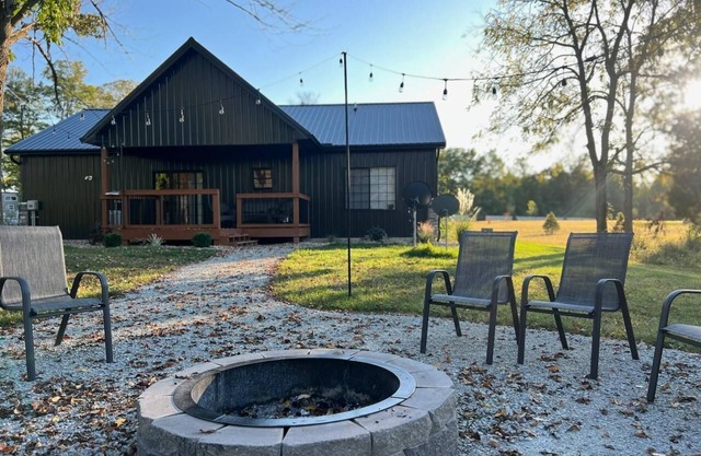 Campfire/grill/full-kitchen, Cabin near Brookville Lake
