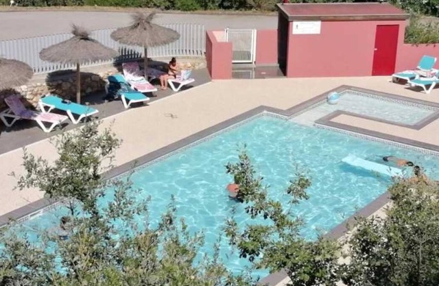 Camping 3 étoiles - Piscine - ef0ib0