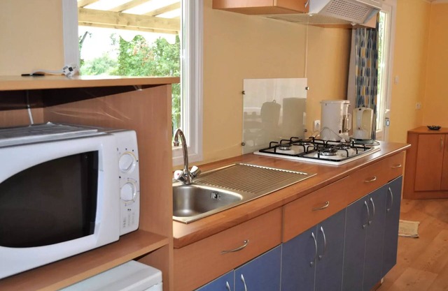 Camping des Bastides * - Cottage 2 bedrooms 4 people