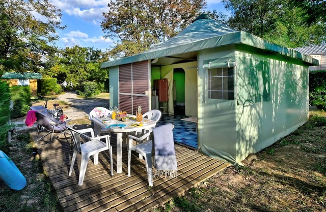 Camping Flower la Châtaigneraie* - Bungalow Funflower 3 rooms 4/6 people Without Sanitary