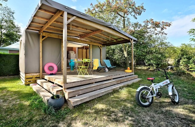 Camping Flower la Châtaigneraie* - 2-room Maori Lodge tent for 2/4 people Without sanitary facilities