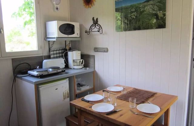 Camping Flower La Rochelambert * - Yellow Cabin 2 rooms 2/4 people Without Bathroom
