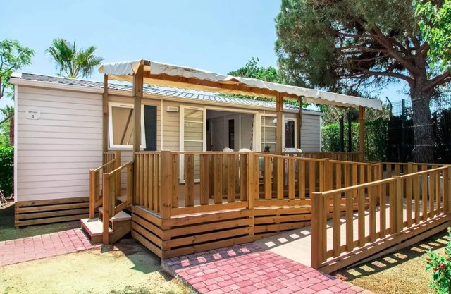 Camping Flower La Rivière * - Mobil Home Confort 3 rooms 4 people PMR