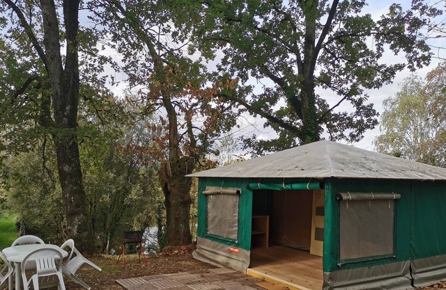 Camping La Chagnée - Bungalow toilé