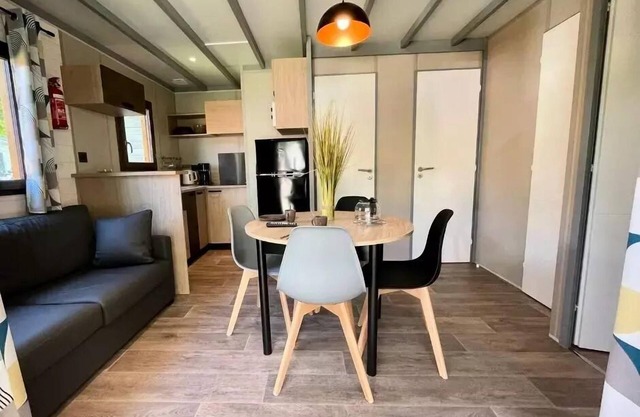Camping La Venise Verte * - PREMIUM chalet 39m² (2 bedrooms) including covered terrace + TV for 4 people