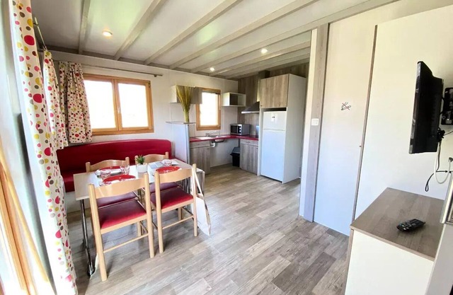 Camping La Venise Verte * - Chalet CONFORT 50m² (2 bedrooms) including covered terrace + TV (also PMR) 4 people