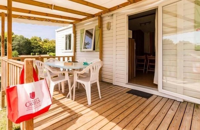 Camping Le Petit Trianon **** - Mobile Home 4 Rooms 6 People Confort