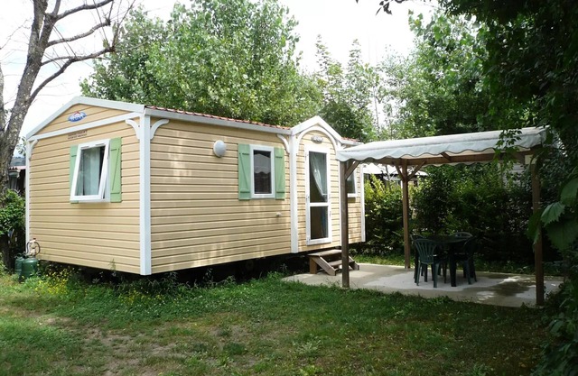 Camping les Hydrangeas * - Mobile Home 3 rooms 4 people