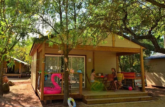 Camping maeva Club Les Rivières * - Luxury Premium 3-Room Chalet for 5 People with Air Conditioning + TV
