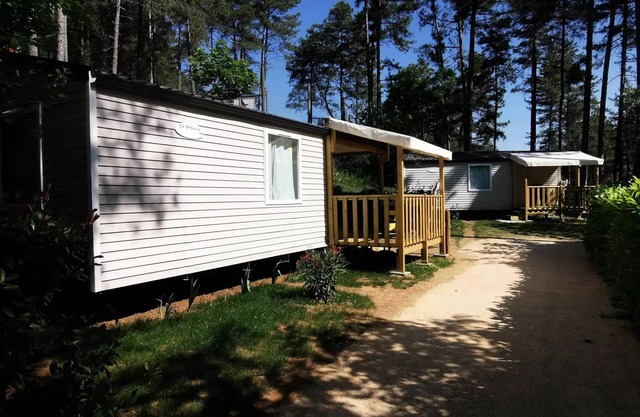 Camping Ushuaïa Villages les Pins d'Ucel * - HIRONDELLE - mobile home 28 m² + TV for 5 to 6 people - 5 people. included in the price
