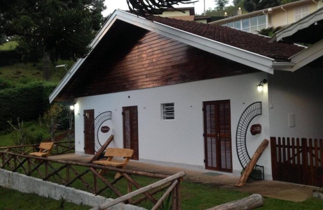 Campos do Jordão - Suite with living room, on the mountain overlooking the woods