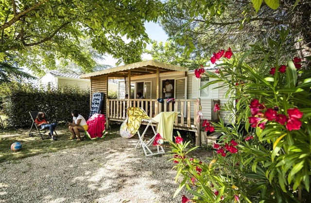 Campsite Flower le Saint Michelet* - Mobile home Riviera Confort 3 rooms 4 people Air-conditioned