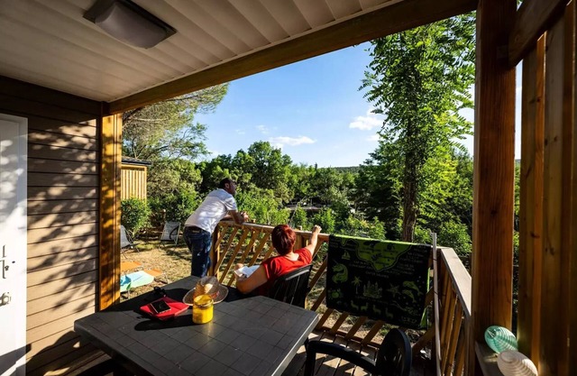 Campsite Flower le Saint Michelet* - Mobile home Loggia Confort 3 rooms 4 people Air-conditioned