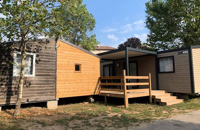 Campsite La Grappe Fleurie * - Cottage Kids' Paradise - Premium 11 persons