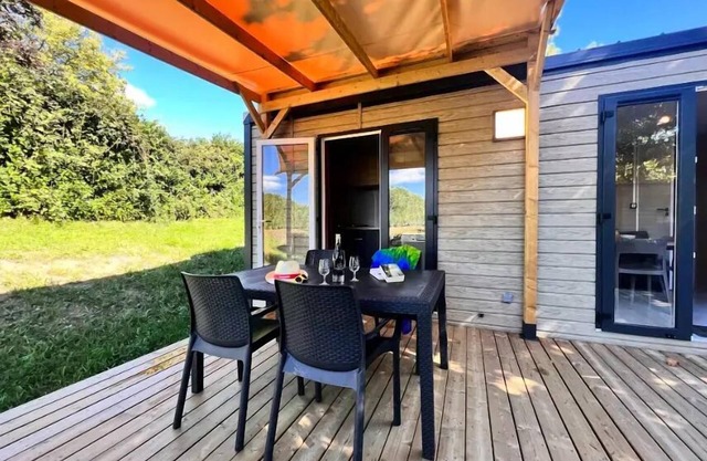 Campsite La Grappe Fleurie * - Cottage Loggia Premium 4 persons