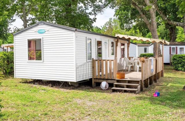 Campsite Le Lac des Vieilles Forges * - Classic 4-room mobile home for 6 people