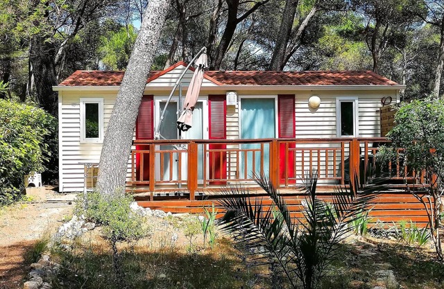 Campsite Residential La Pinède * - Florès COMFORT -2 bedrooms 30m2- *Clim, terrace, TV* 4 persons