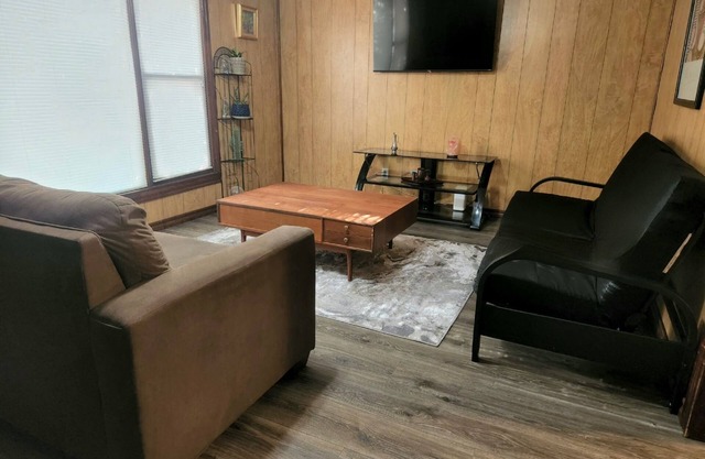 Campus Visit Getaway Home - Walking Distance to OU Campus and Stadium