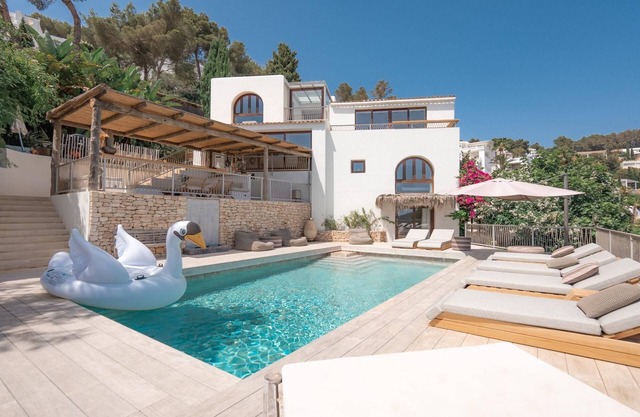 Can Furnet in Ibiza with 4 bedrooms and 8 bathrooms