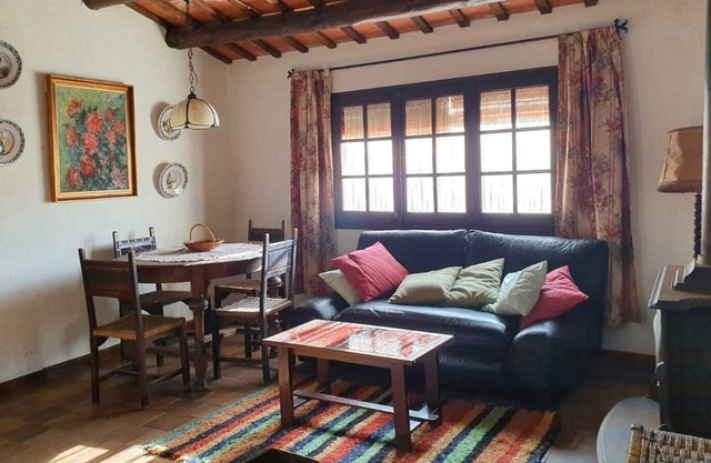 Can Mas Pere - Authentic village apartment