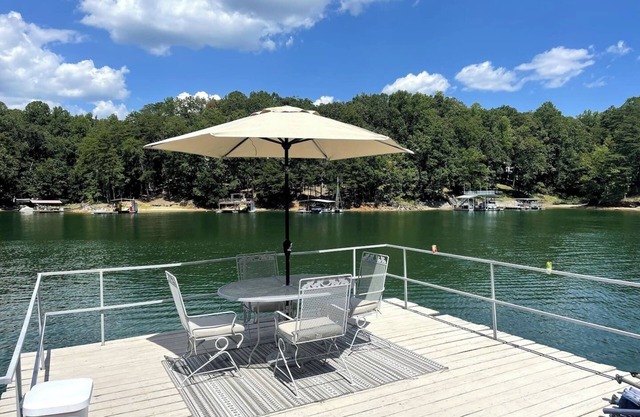 Canada Cottage/Sauna Cold Plunge Firepit Fishing/South Lake Lanier