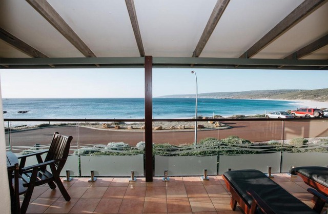 Canal Rocks Beachfront Apartments